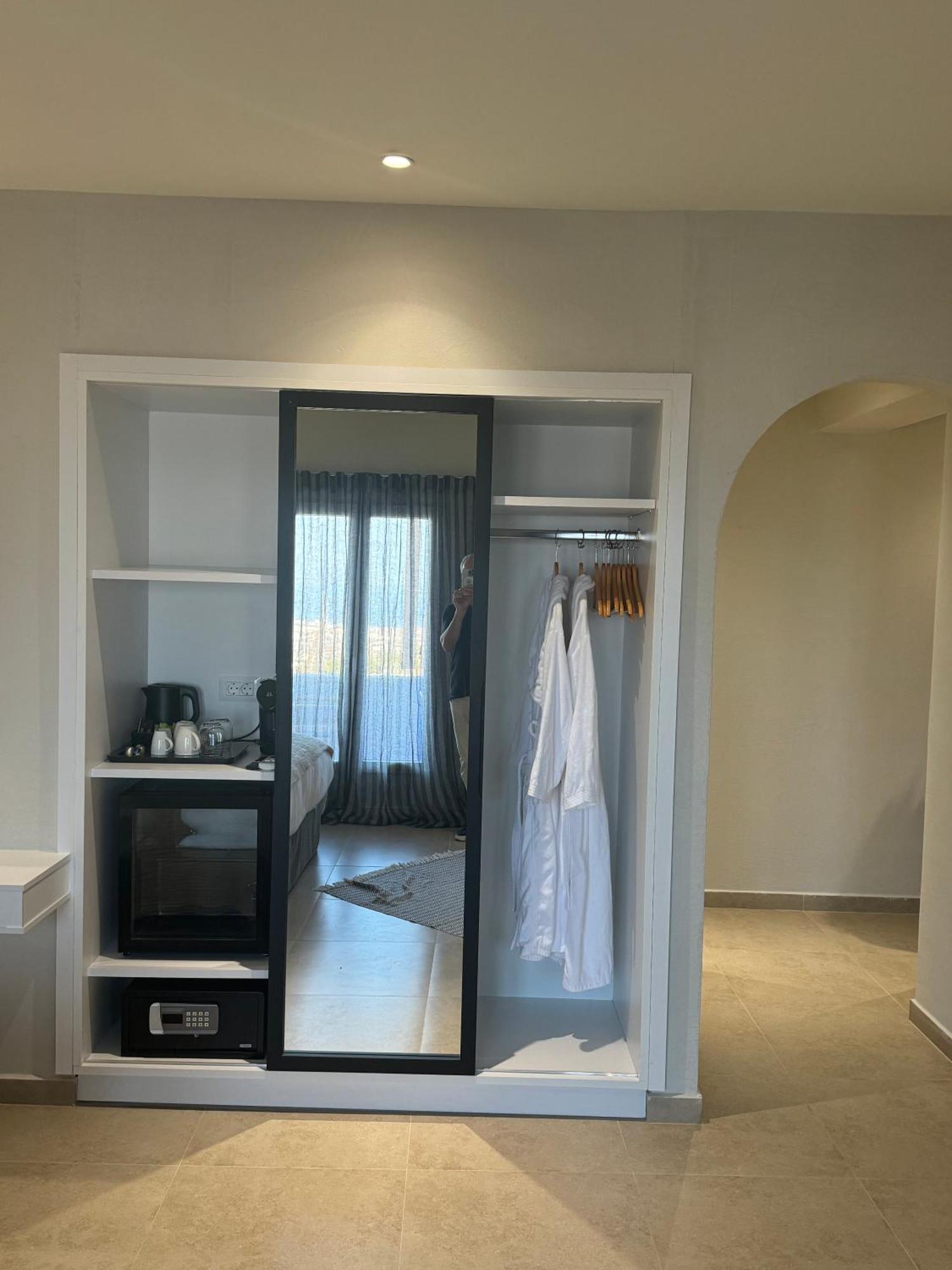 The Noverian Bios Santorini Boutique Hotel Fira (Santorini) Quarto foto