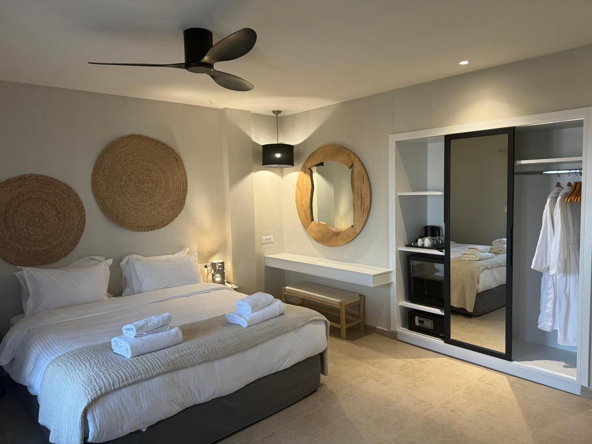 The Noverian Bios Santorini Boutique Hotel Fira (Santorini) Quarto foto